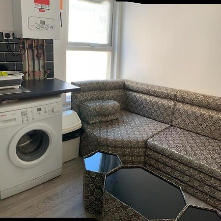 Beautiful Hoe Street First Floor One Bedroom Apartment B Walthamstow Лондон Екстер'єр фото
