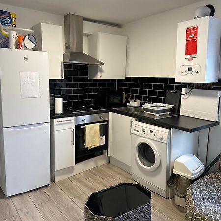 Beautiful Hoe Street First Floor One Bedroom Apartment B Walthamstow Лондон Екстер'єр фото