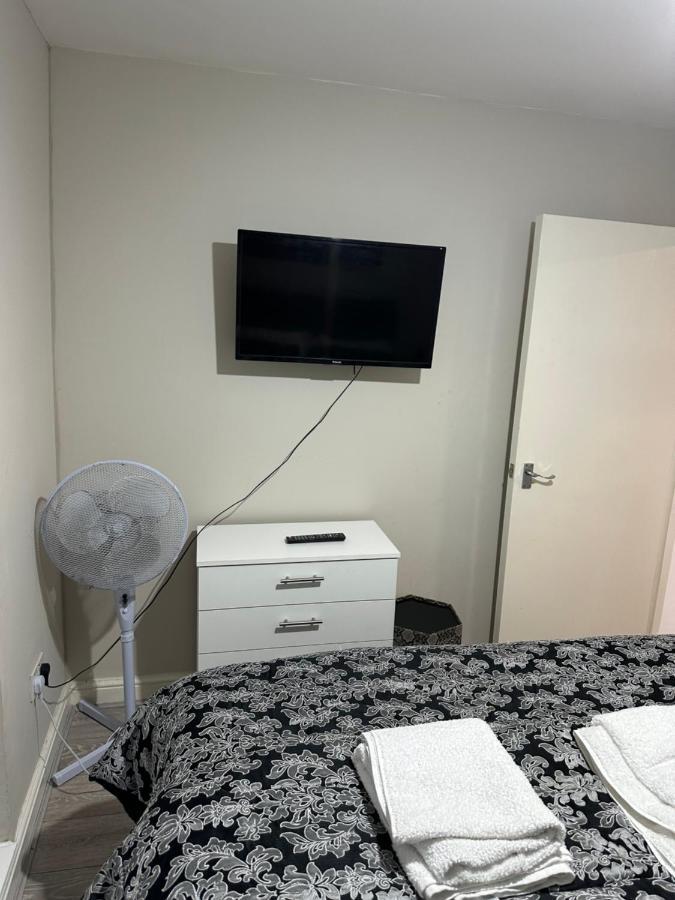 Beautiful Hoe Street First Floor One Bedroom Apartment B Walthamstow Лондон Екстер'єр фото
