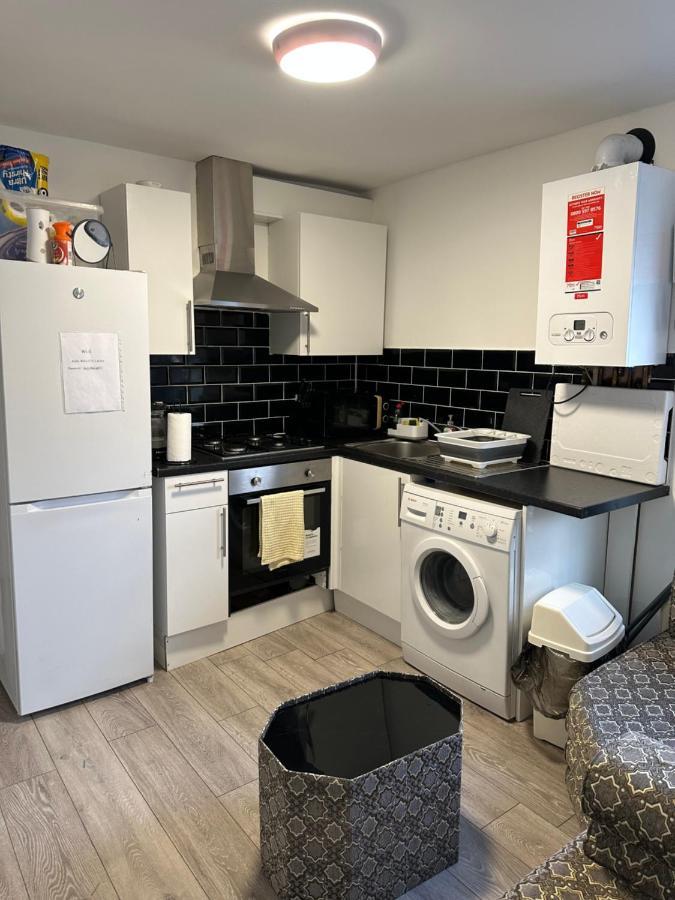 Beautiful Hoe Street First Floor One Bedroom Apartment B Walthamstow Лондон Екстер'єр фото