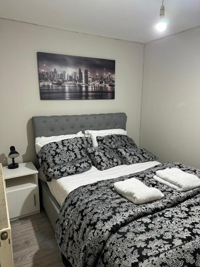 Beautiful Hoe Street First Floor One Bedroom Apartment B Walthamstow Лондон Екстер'єр фото