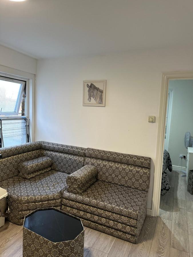 Beautiful Hoe Street First Floor One Bedroom Apartment B Walthamstow Лондон Екстер'єр фото